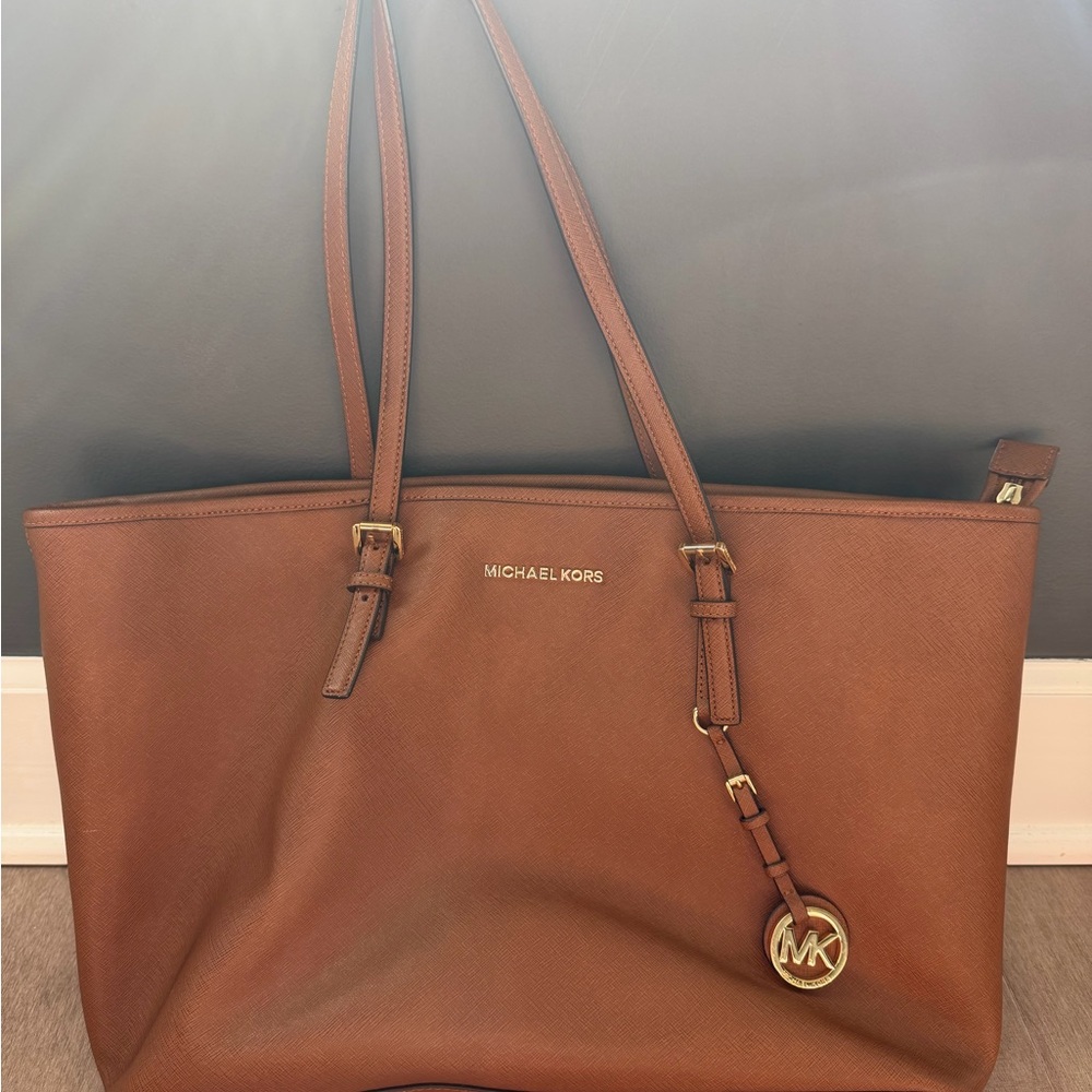 Michael Kors Tan Tote / Laptop Bag - Picture 2 of 15